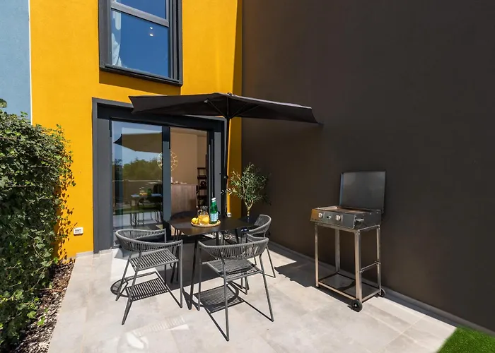 New Stylish Casa Melisa With 2 Gardens And Bbq Facilities! * Πόρετς