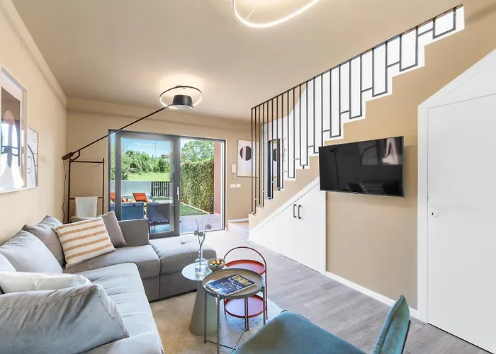 Dom wakacyjny New Stylish Casa Melisa With 2 Gardens And Bbq Facilities! Poreč