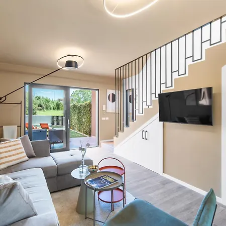 Feriehus New Stylish Casa Melisa With 2 Gardens And Bbq Facilities! Poreč