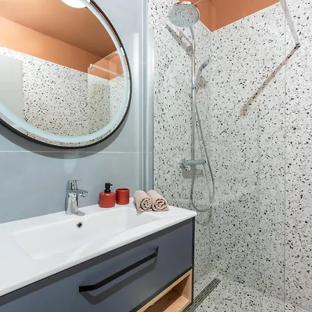 New Stylish Casa Melisa With 2 Gardens And Bbq Facilities! Feriehus Poreč